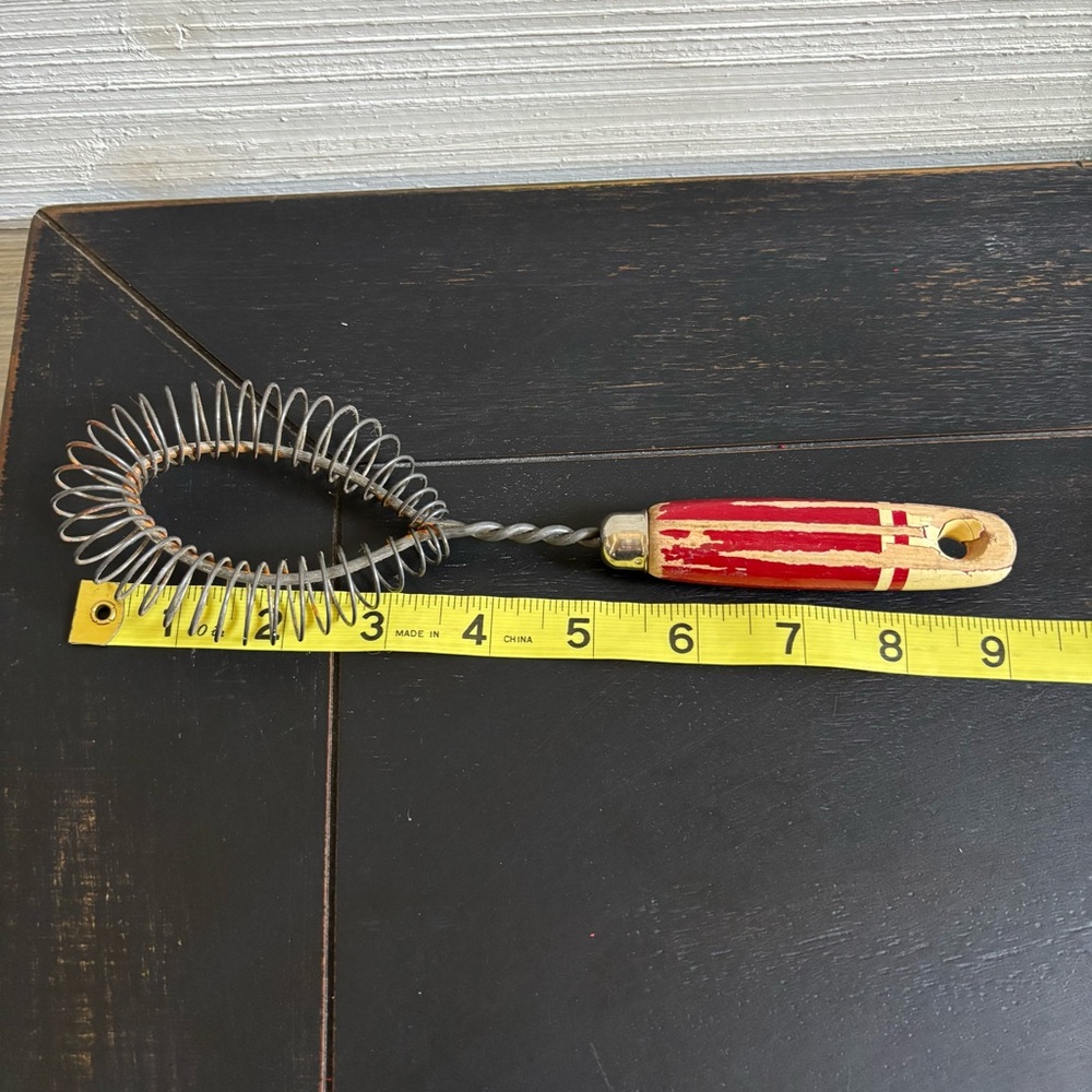 Vintage Kitchen Whisks Beater Wooden Red & White Handle Utensil Collectible - Picture 7 of 7